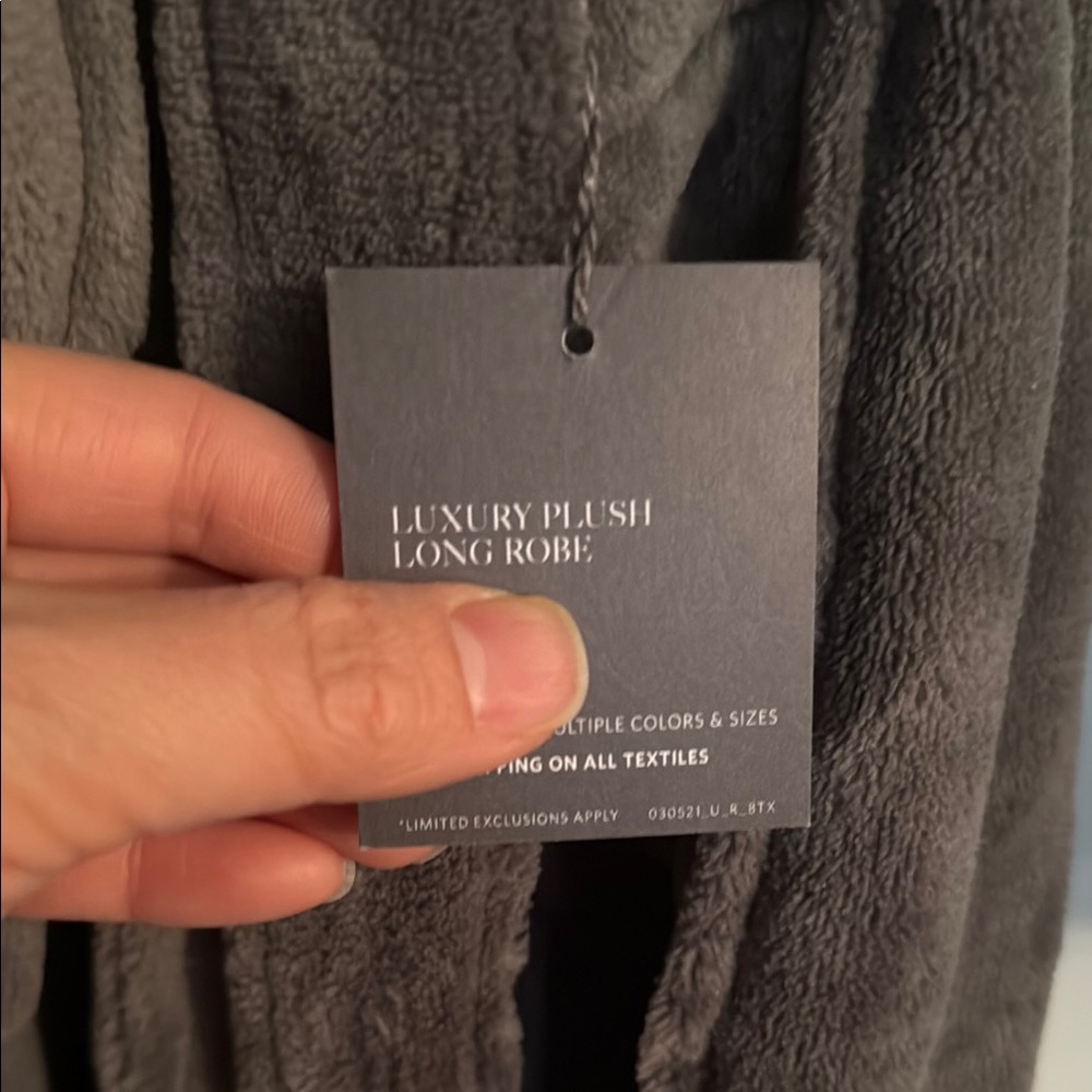 RH Plush Gray Robe new - Picture 5 of 8